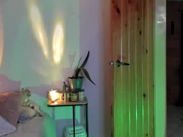 See Alyssagreen_ online Now @ gyat.cam