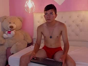 See Andyfame11 online Now @ gyat.cam