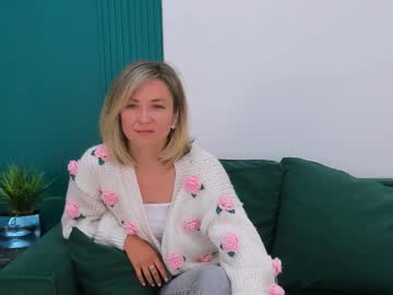 See Cutemirage online Now @ gyat.cam
