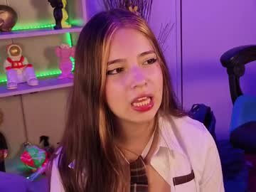 See Emilykarterr online Now @ gyat.cam
