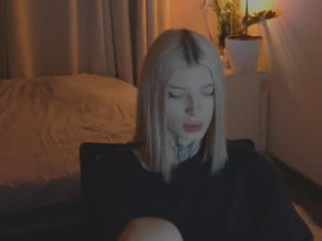 See Hotchubently online Now @ gyat.cam