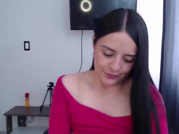 See Victoriahot_23 online Now @ gyat.cam